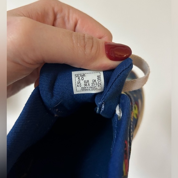 Vans “out of this world” sneakers👽🍕🍩🪐 size Youth 5 - Picture 8 of 8